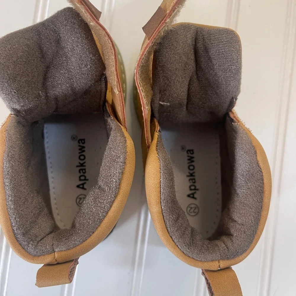NWOT Apakowa Toddler Boys Tan Ankle Boots‎ Hook Loop Strap 22 EU 6 US Rugged Lug